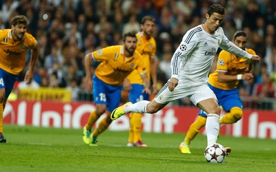 DB电竞焦点-佩德里指天告慰祖父